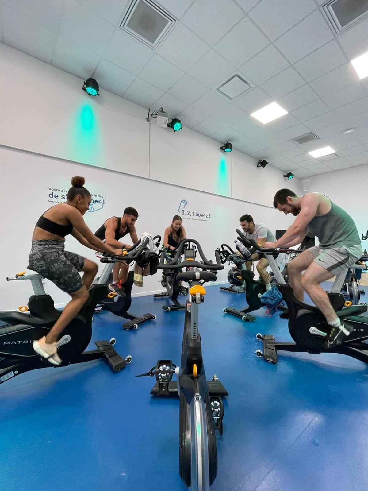 Ucpa Sport Station Hostel Paris Ngoại thất bức ảnh